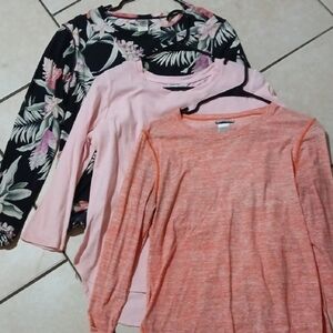 TOMMY BAHAMA Womens Size XS/S Long Sleeved Shirt Bundle